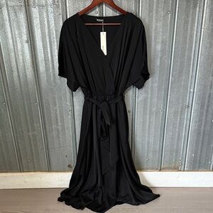 BloomChic full length short sleeve dress Size 18-20 NWT